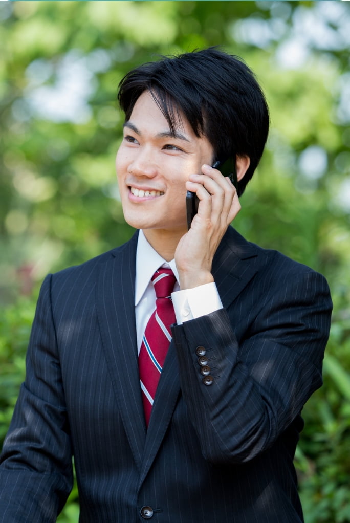 仕事をする社員の画像